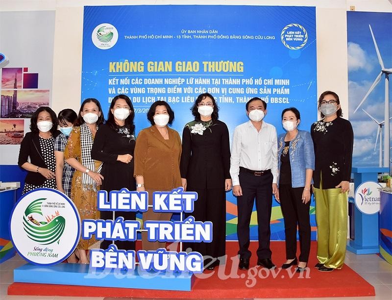 Đại biểu dự Không gian giao thương kết nối cung ứng sản phẩm du lịch