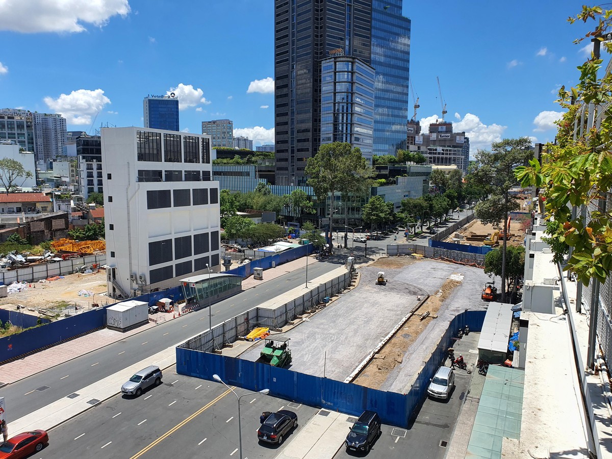 Những hộ kinh doanh dọc đường Lê Lợi cũng đã chờ ngày hoàn trả mặt bằng hơn 7 năm.