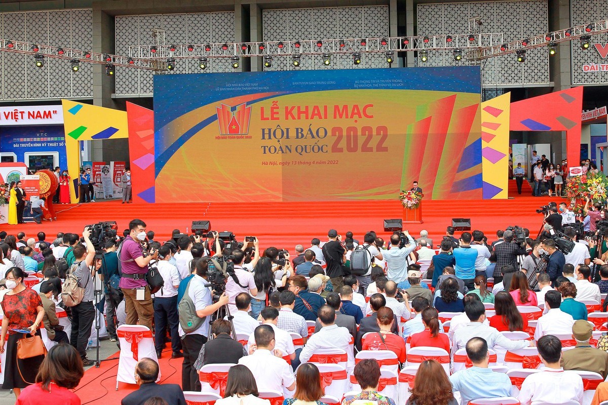 Đến dự buổi lễ có ông Nguyễn Trọng Nghĩa, Bí thư Trung ương Đảng, Trưởng Ban Tuyên giáo Trung ương; bà Võ Thị Ánh Xuân, Ủy viên Trung ương Đảng, Phó chủ tịch nước; ông Vũ Đức Đam, Ủy viên Trung ương Đảng, Phó thủ tướng Chính phủ...