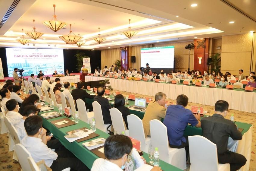 Các chuyên gia cho rằng, bài học rút ra từ các phiên đấu giá là giá đất bao nhiêu không quan trọng mà mảnh đất đó phải được sử dụng như thế nào