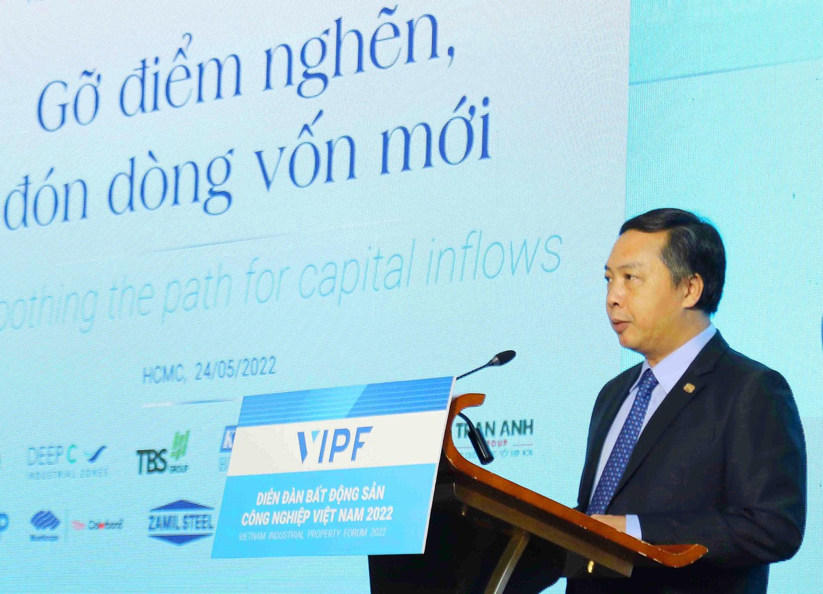 Ông Lê Trọng Minh, Tổng Biên tập Báo Đầu tư phát biểu khai mạc diễn đàn. Ông Lê Trọng Minh, Tổng Biên tập Báo Đầu tư phát biểu khai mạc diễn đàn.