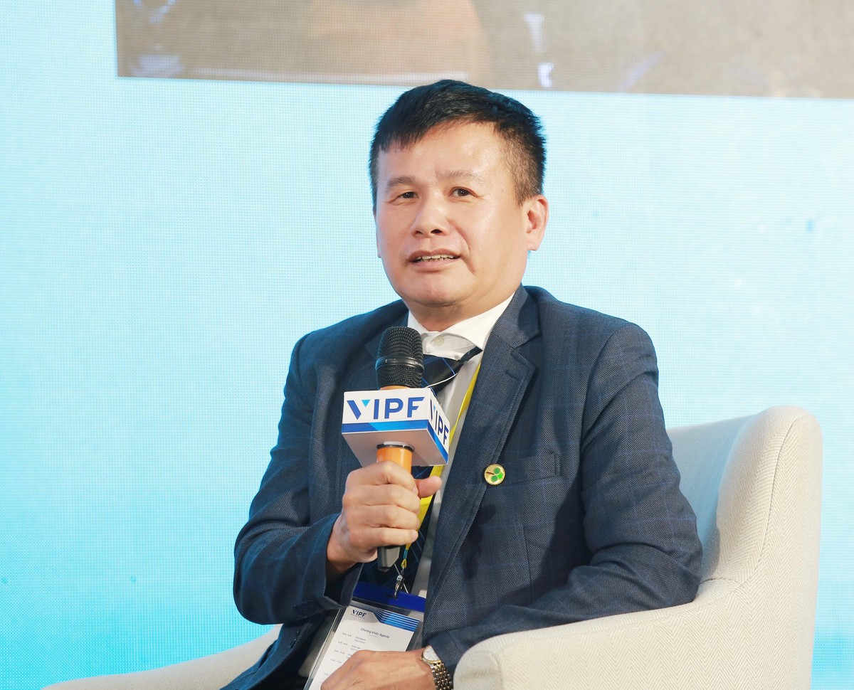 Ông Phạm Hồng Điệp, Chủ tịch HĐQT Công ty cổ phần Shinec trao đổi tại phiên 3 của Diễn đàn. Ông Phạm Hồng Điệp, Chủ tịch HĐQT Công ty cổ phần Shinec trao đổi tại phiên 3 của Diễn đàn.