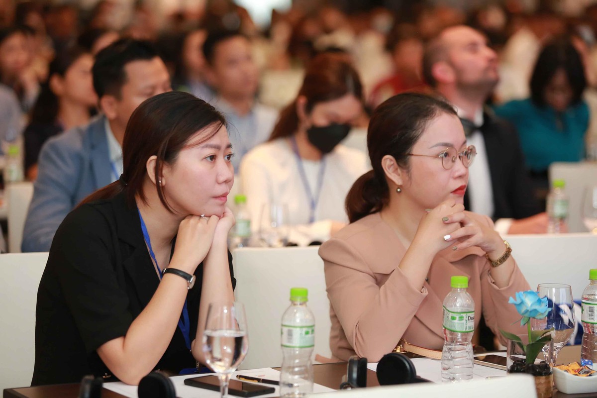 Các khách mời chăm chú theo dõi các diễn giả trao đổi tại Diễn đàn. Các khách mời chăm chú theo dõi các diễn giả trao đổi tại Diễn đàn.