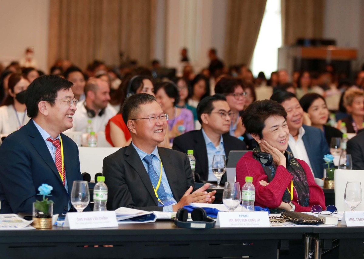 Lãnh đạo các doanh nghiệp tham dự Diễn đàn. Lãnh đạo các doanh nghiệp tham dự Diễn đàn.
