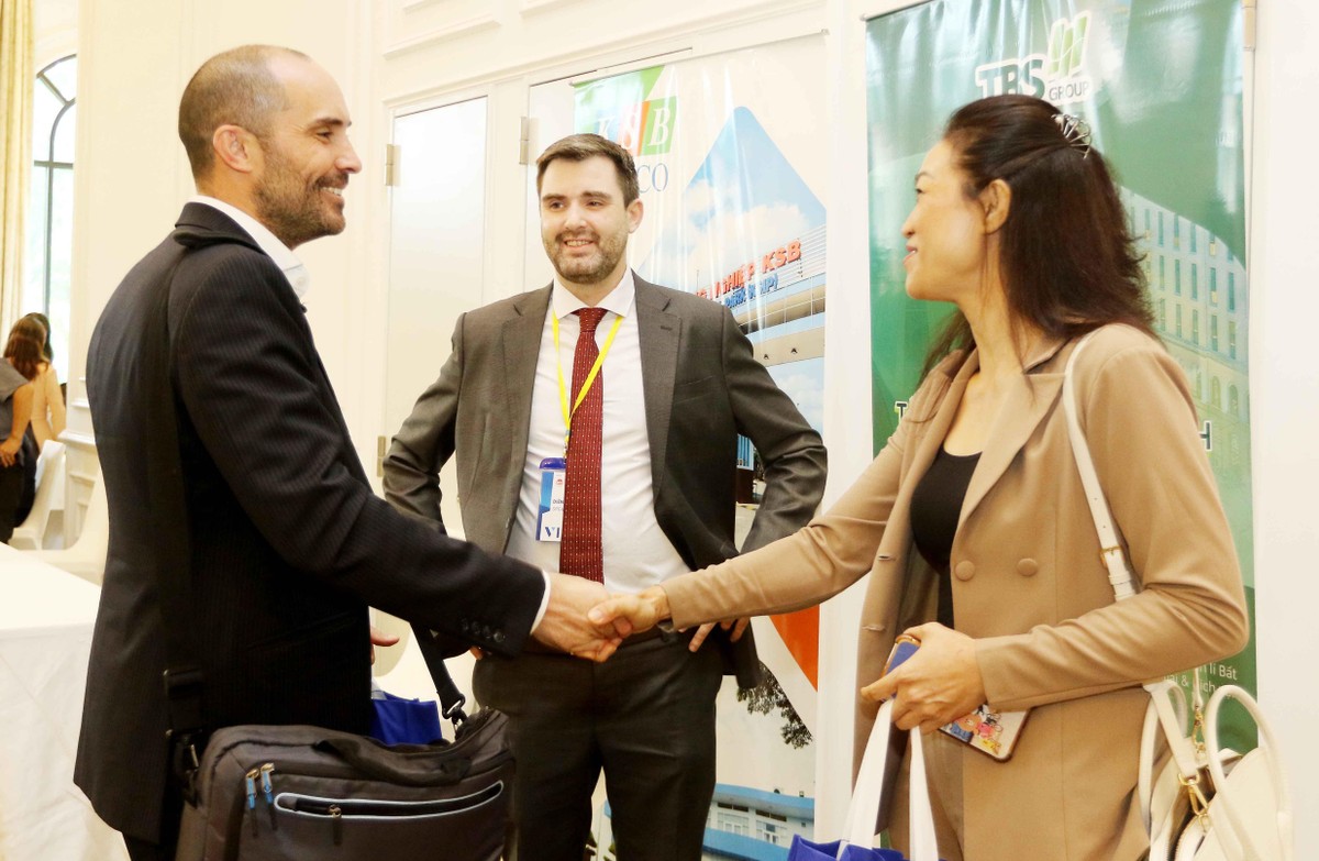 Diễn đàn bất động sản công nghiệp 2022 là cơ hội để các nhà đầu tư gặp gỡ trực tiếp các diễn giả và các doanh nghiệp đang tham gia đầu tư lĩnh vực này Diễn đàn bất động sản công nghiệp 2022 là cơ hội để các nhà đầu tư gặp gỡ trực tiếp các diễn giả và các doanh nghiệp đang tham gia đầu tư lĩnh vực này