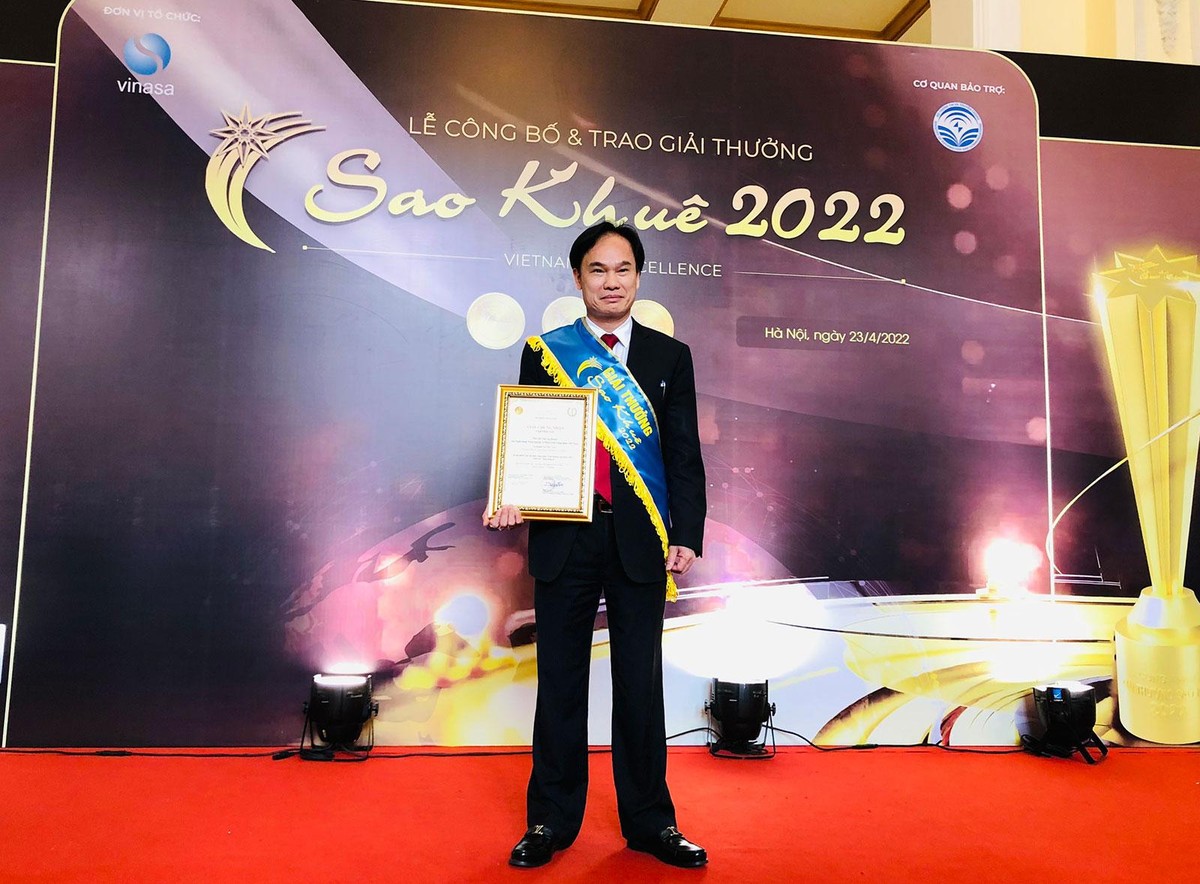 Đại diện Agribank nhận Giải thưởng Sao Khuê