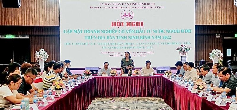 Ủy viên Trung ương Đảng, Bí thư Tỉnh ủy, Trưởng Đoàn ĐBQH tỉnh Ninh Bình Nguyễn Thị Thu Hà phát biểu tại hội nghị