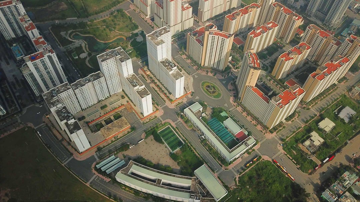 Các căn hộ chung cư của khu 38,4ha Bình Khánh nằm ở vị trí rất đẹp, mặt tiền đường nối giữa đại lộ Mai Chí Thọ và đường Lương Định Của.