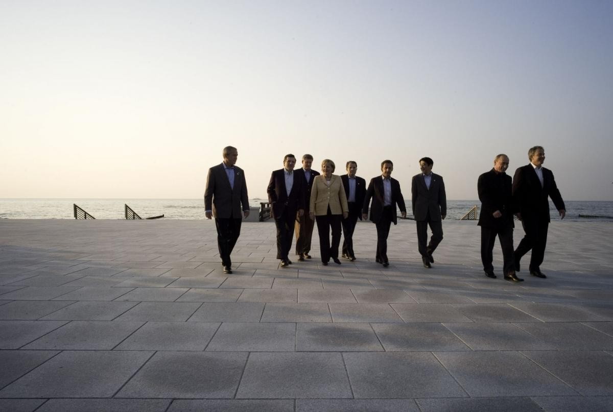 Ông Abe gặp các nhà lãnh đạo thế giới tại Hội nghị Thượng đỉnh G8 ở Đức năm 2007.