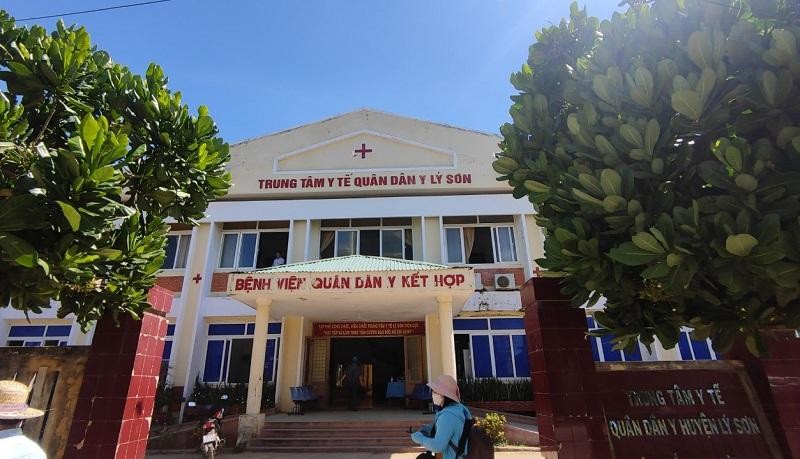 Chủ tịch UBND tỉnh Quảng Ngãi yêu cầu Sở Y tế và các cơ quan liên quan tổ chức di dời Trung tâm Y tế Quân- Dân y hiện đang hoạt động đến địa điểm mới, để bàn giao ngay mặt bằng cho đơn vị thi công. Ảnh: Thanh Chung Chủ tịch UBND tỉnh Quảng Ngãi yêu cầu Sở Y tế và các cơ quan liên quan tổ chức di dời Trung tâm Y tế Quân- Dân y hiện đang hoạt động đến địa điểm mới, để bàn giao ngay mặt bằng cho đơn vị thi công. Ảnh: Thanh Chung