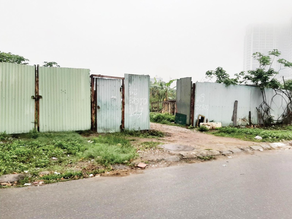 Một dự án chậm tiến độ hơn 10 năm tại khu vực Hà Đông. Ảnh: Dũng Minh