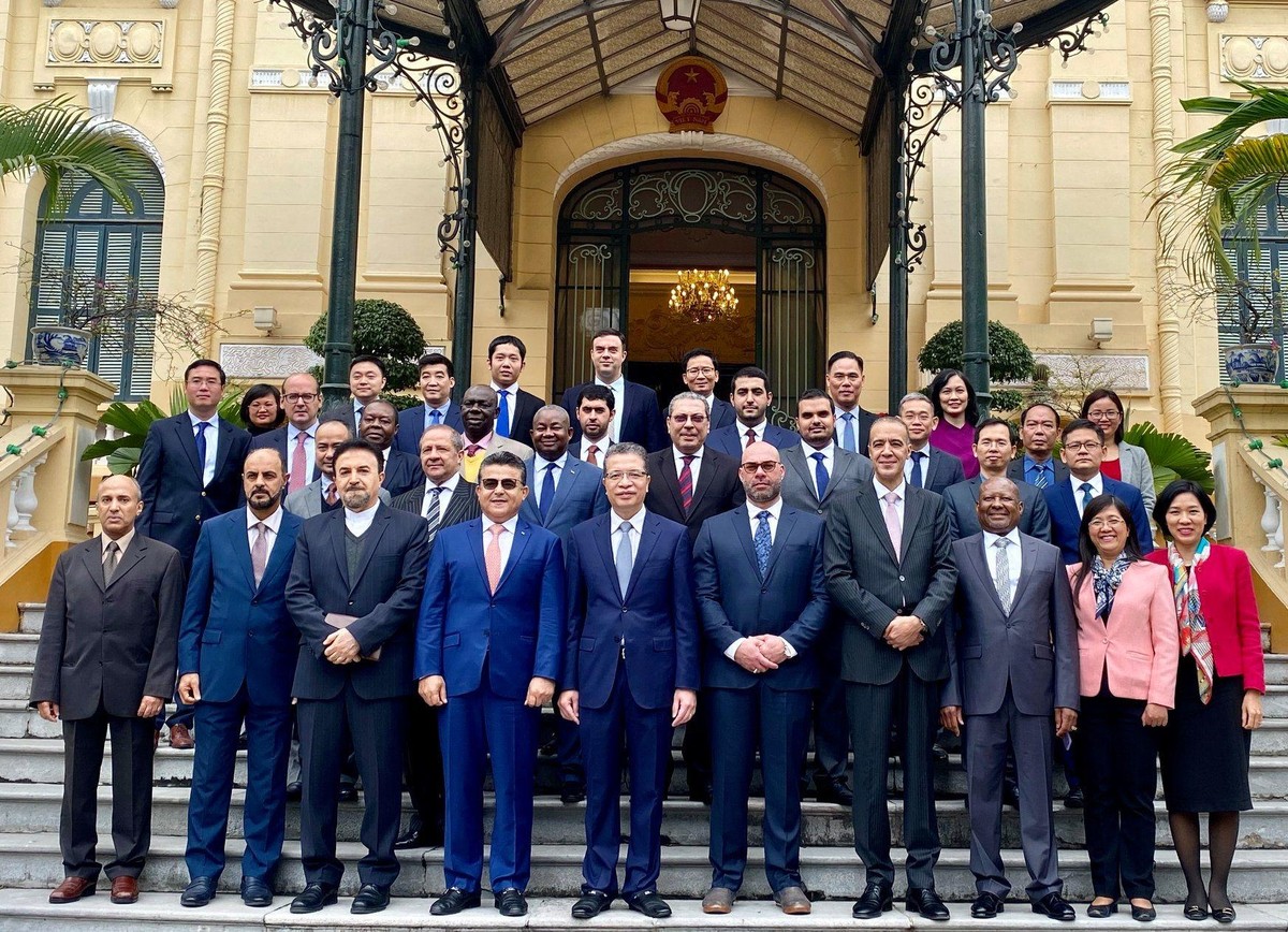 Đại sứ Saadi Salama cho biết, ông hạnh phúc vì đã quen biết nhiều người bạn từ khắp năm châu tại Việt Nam