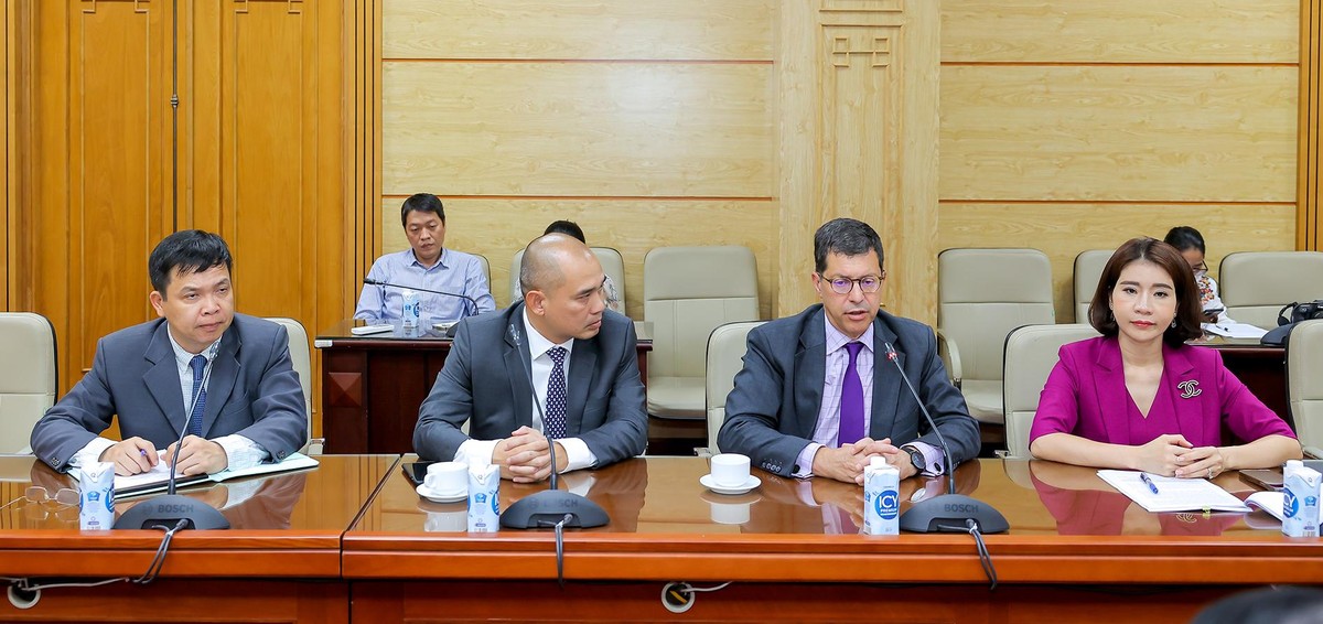 Ông Joe Damond phát biểu tại buổi làm việc với lãnh đạo Bộ y tế, ngày 17/8/2022. Ông Joe Damond phát biểu tại buổi làm việc với lãnh đạo Bộ y tế, ngày 17/8/2022.