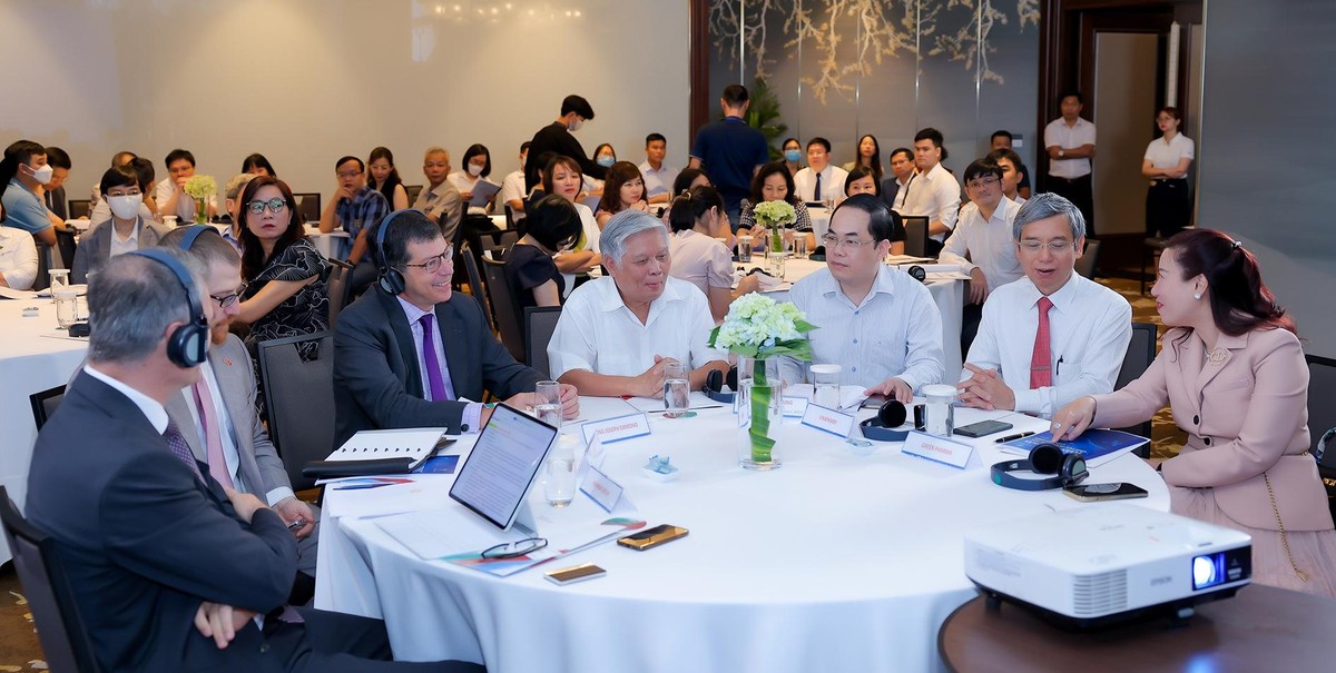 Ông Joe Damond tại Hội nghị “Toàn cầu hóa lĩnh vực dược sinh học của Việt Nam”, diễn ra ngày 17/8/2022, tạiHà Nội. Ông Joe Damond tại Hội nghị “Toàn cầu hóa lĩnh vực dược sinh học của Việt Nam”, diễn ra ngày 17/8/2022, tạiHà Nội.