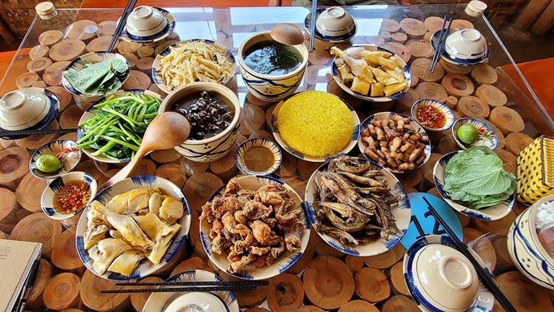 Ẩm thực với những món ăn dân dã, được chế biến từ những nông sản do người dân bản địa nuôi, trồng hoặc khai thác từ rừng. Ảnh: Thu Lê.