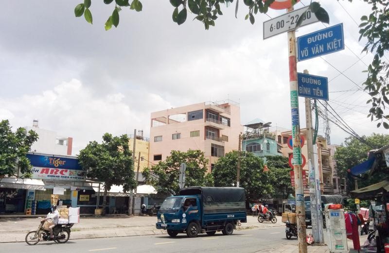 Vị trí sẽ nối cầu Bình Tiên tại khu vực quận 6. Ảnh: Lê Toàn Vị trí sẽ nối cầu Bình Tiên tại khu vực quận 6. Ảnh: Lê Toàn