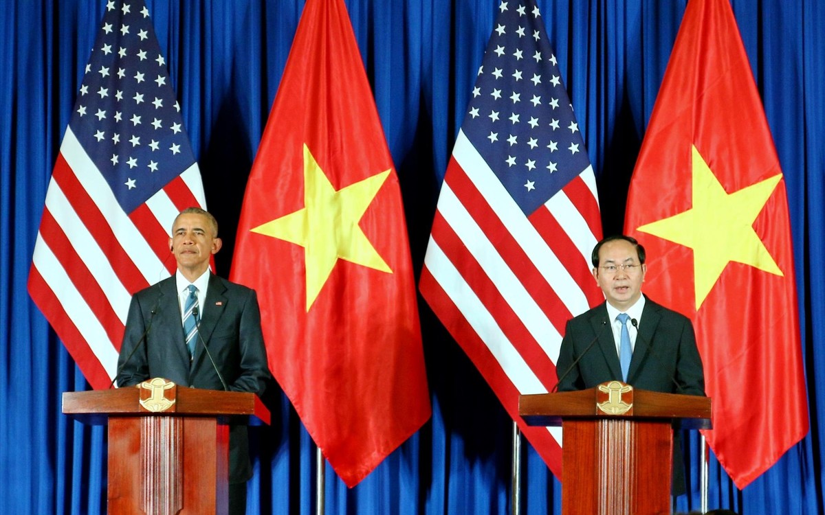 Ngày 23/5/2016, Chủ tịch nước Việt Nam Trần Đại Quang cho biết Hoa Kỳ đã quyết định "dỡ bỏ hoàn toàn" lệnh cấm bán vũ khí sát thương cho Việt Nam vốn được áp đặt khoảng 50 năm qua.