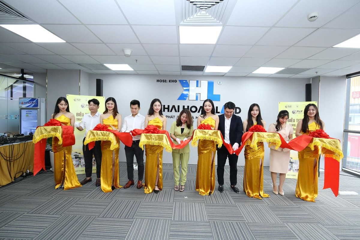 Lễ khai trương văn phòng bán hàng T&amp;T Capella thành công tốt đẹp, thu hút đông đảo khách hàng