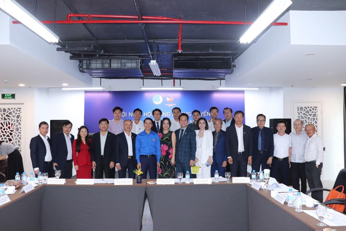 Hội đồng Chung tuyển Giải thưởng Sao Đỏ - Doanh nhân trẻ Việt Nam tiêu biểu 2022.