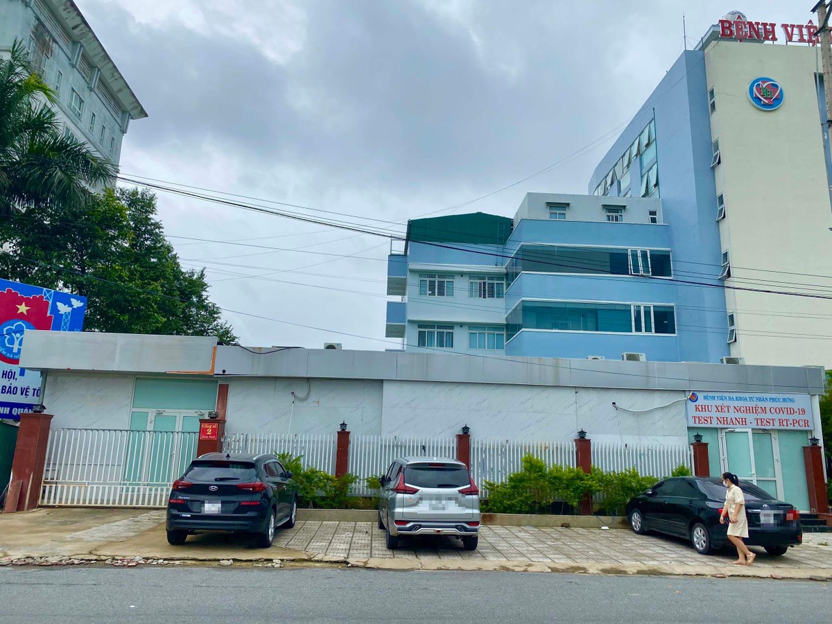 Khối phòng khám 4 tầng kiên cố, kết cấu bê tông cốt thép được xây dựng không phép tại Bệnh viện Đa khoa tư nhân Phúc Hưng. Ảnh: T.C