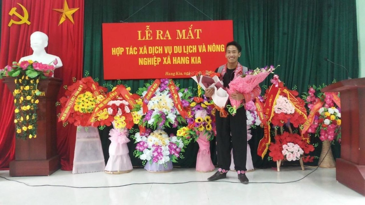 Giám đốc Giàng A La tại Lễ ra mắt Hợp tác xã dịch vụ du lịch và nông nghiệp Hang Kia.