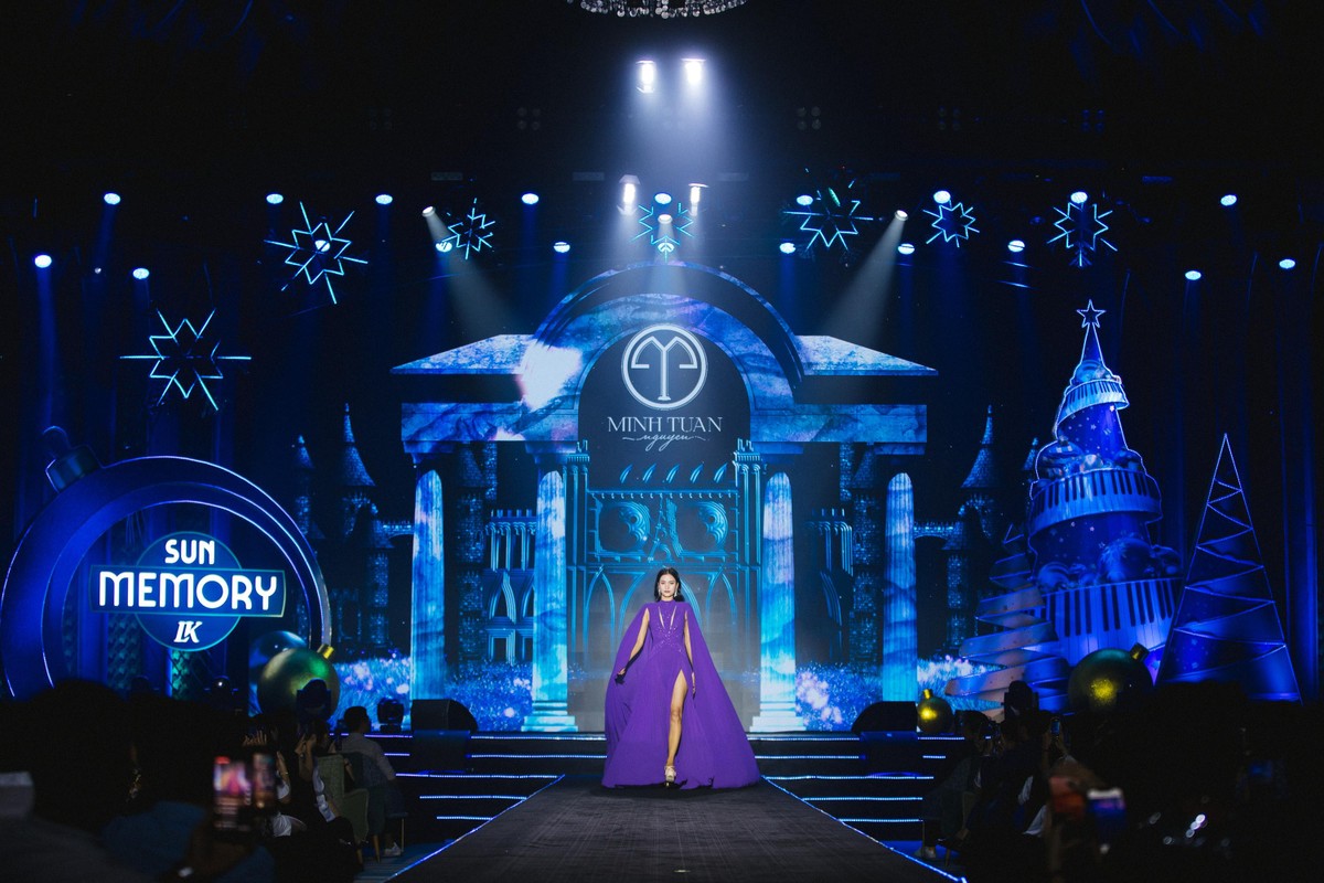 Những bước catwalk lôi cuốn của dàn người mẫu nổi tiếng