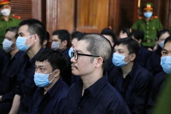 Nguyễn Thái Luyện, CEO Công ty Alibaba cùng các bị cáo tại tòa.