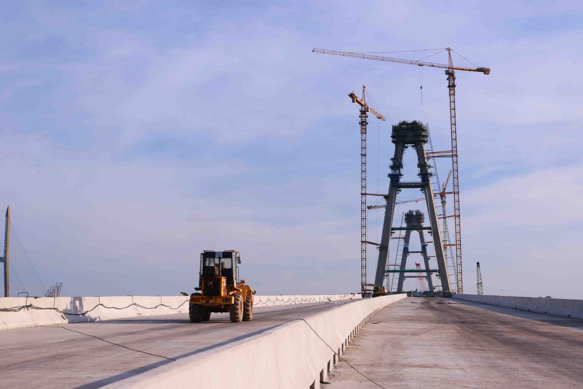 Chỉ khoảng một năm nữa là cầu Mỹ Thuận 2 hoàn thành, chia tải cho cầu Mỹ Thuận hiện hữu đang quá tải vào những ngày lễ Tết. Chỉ khoảng một năm nữa là cầu Mỹ Thuận 2 hoàn thành, chia tải cho cầu Mỹ Thuận hiện hữu đang quá tải vào những ngày lễ Tết.