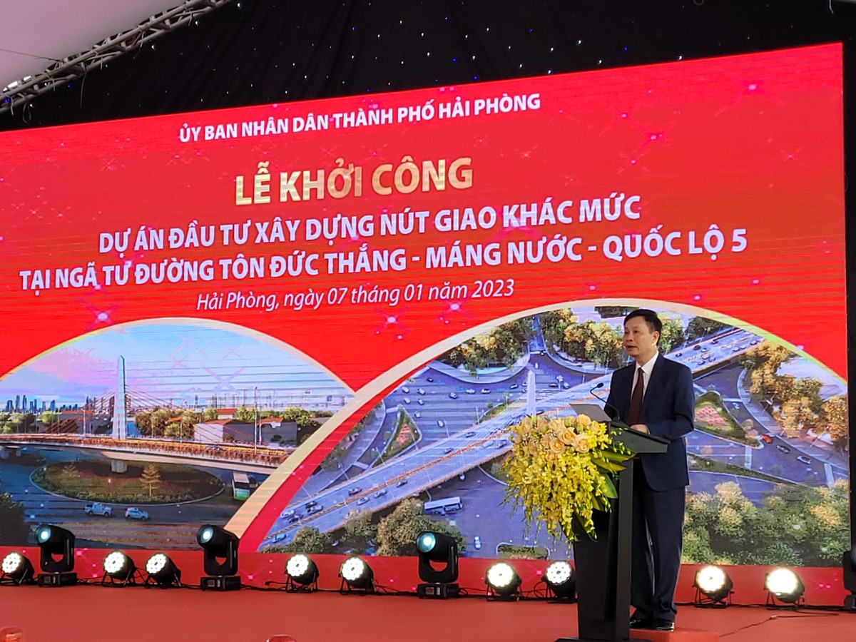 Ông Đỗ Tuấn Anh, Tổng giám đốc Ban Quản lý dự án Đầu tư xây dựng các công trình giao thông Hải Phòng - chủ đầu tư thông tin về dự án