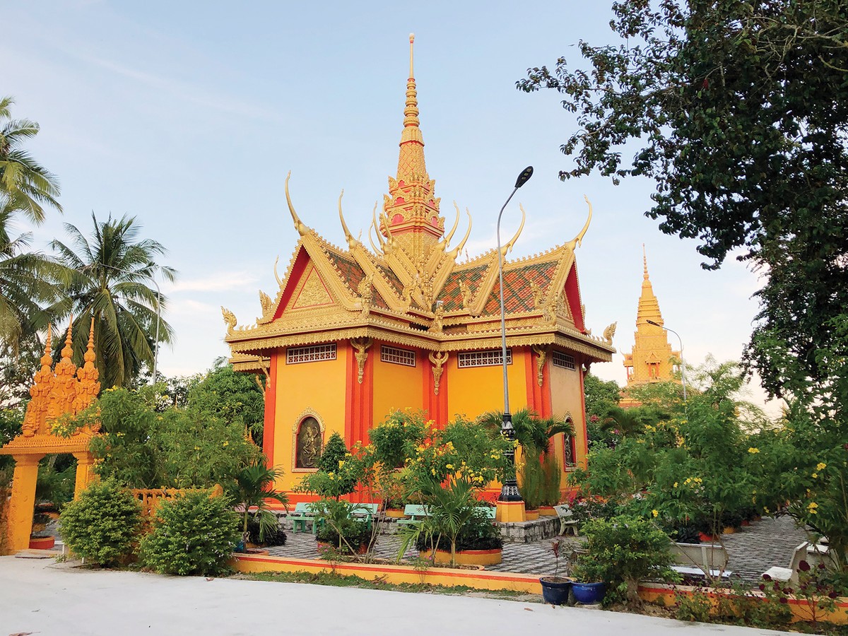 Mái chùa Khmer trên núi Tà Pạ