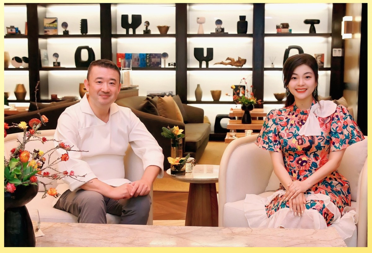 Bếp trưởng Yamaguchi Hiroshi, Nhà hàng Koki trò chuyện với tác giả- nhà báo Hồ Hạ, phóng viên Báo Đầu tư. (Ảnh: Chí Cường)