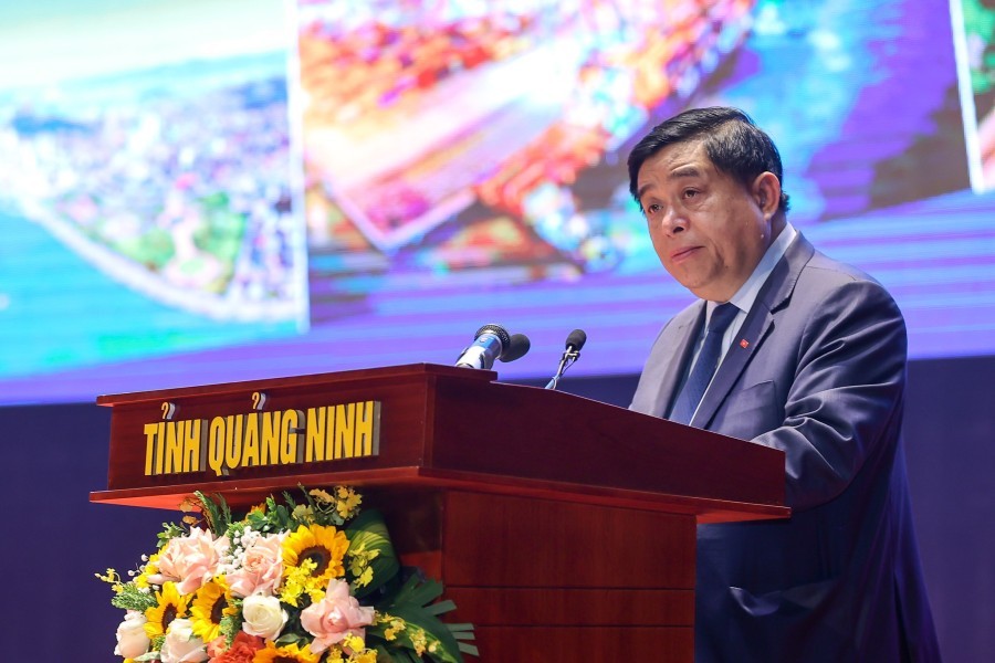 Bộ trưởng Nguyễn Chí Dũng bày tỏ tin tưởng rằng, Vùng đồng bằng sông Hồng sẽ phát triển đột phá, khẳng định vị trí, vai trò là đầu tàu kinh tế, động lực tăng trưởng lớn nhất cả nước.