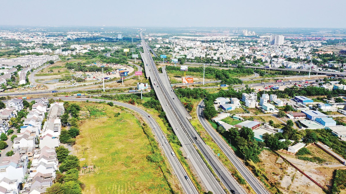 Bất động sản tại những khu vực có hạ tầng phát triển được săn đón nhiều nhất. Ảnh: Lê Toàn