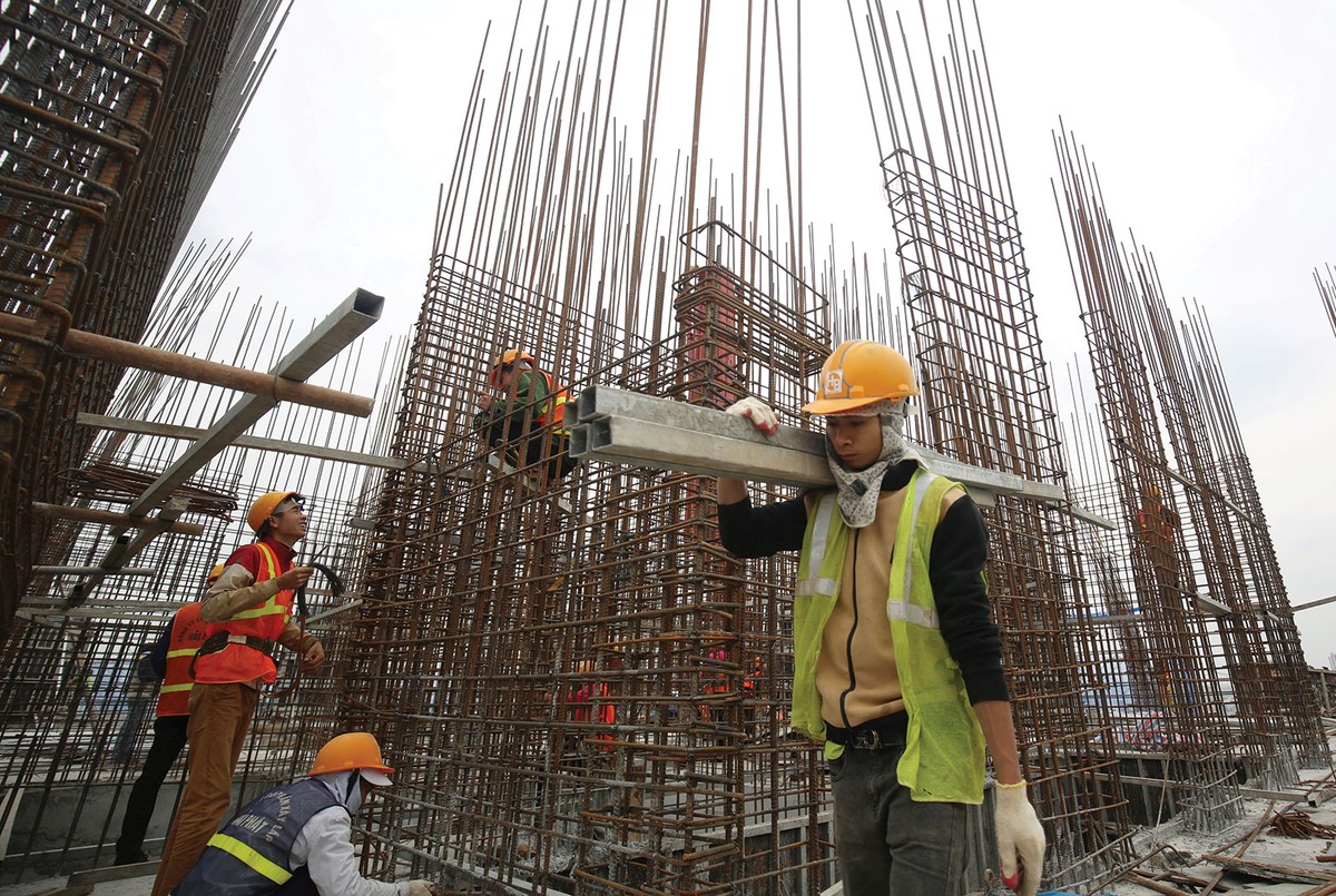 Các loại chi phí đầu vào như chi phí đất, vật liệu xây dựng, nhân công… đều tăng nên giá nhà khó giảm. Ảnh: Dũng Minh