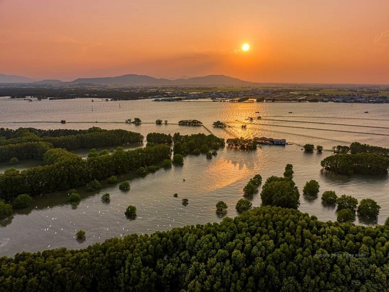 Bình Định đang khai phá tiềm năng du lịch sinh thái đầm Thị Nại. Trong ảnh: Một góc đầm Thị Nại. Ảnh: Dũng Nhân.