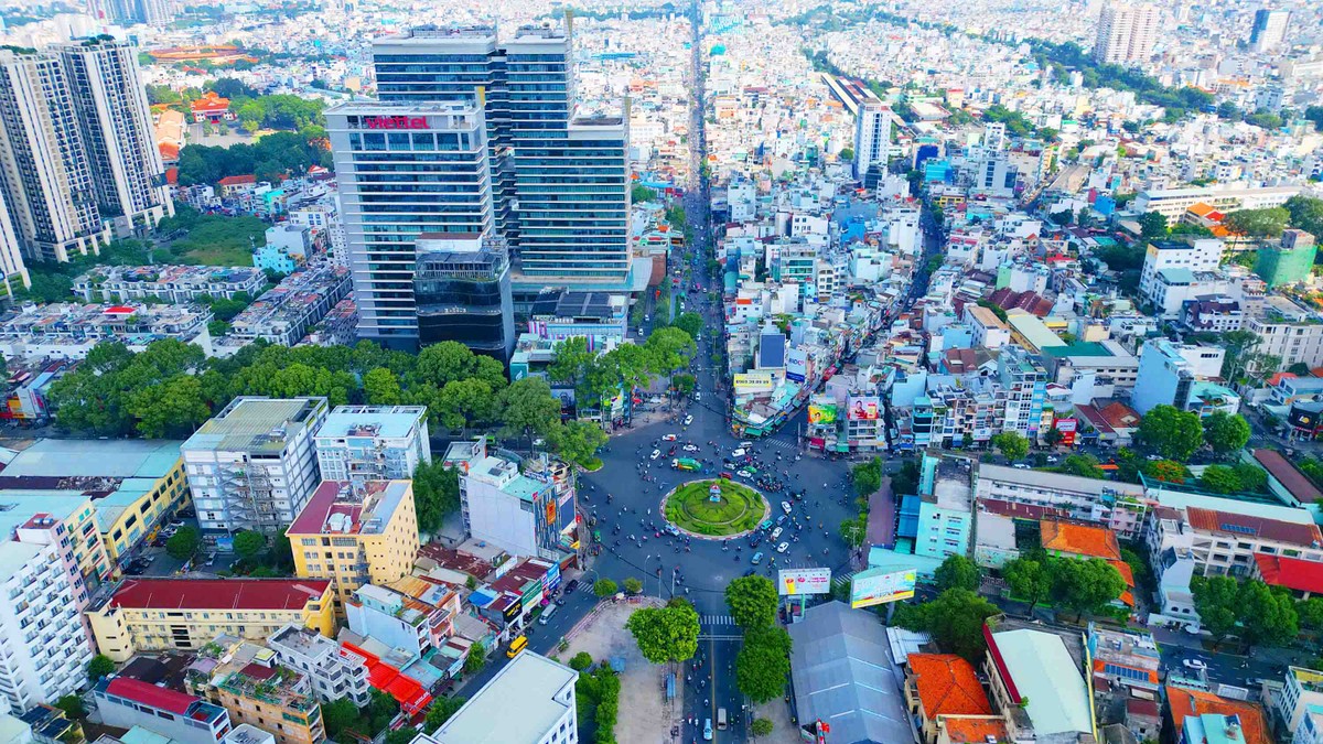 Tuyến tàu điện ngầm số 2, góp phần giảm tình trạng ùn tắc, tai nạn giao thông và cải thiện môi trường đô thị dọc tuyến. Dự án sẽ kết nối với tuyến đường sắt đô thị số 1 và tương lai là tuyến số 5, số 3b, số 4 và số 6 tạo thành một hệ thống đường sắt đô thị, thuận lợi cho việc trung chuyển hành khách dọc theo trục Đông - Tây vào trung tâm Thành phố.
