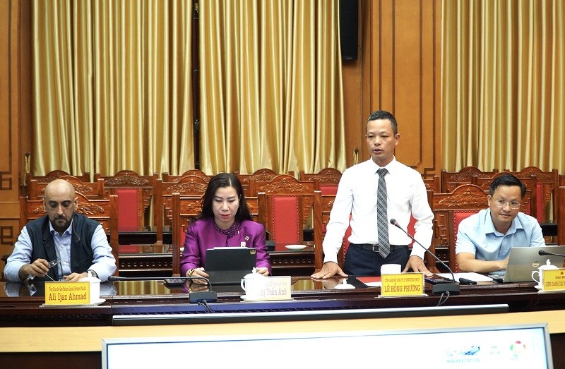 Ông Lê Hồng Phương, Tổng giám đốc Công ty cổ phần Newtechco Group - đại diện Liên danh các nhà đầu tư phát biểu tại buổi làm việc.