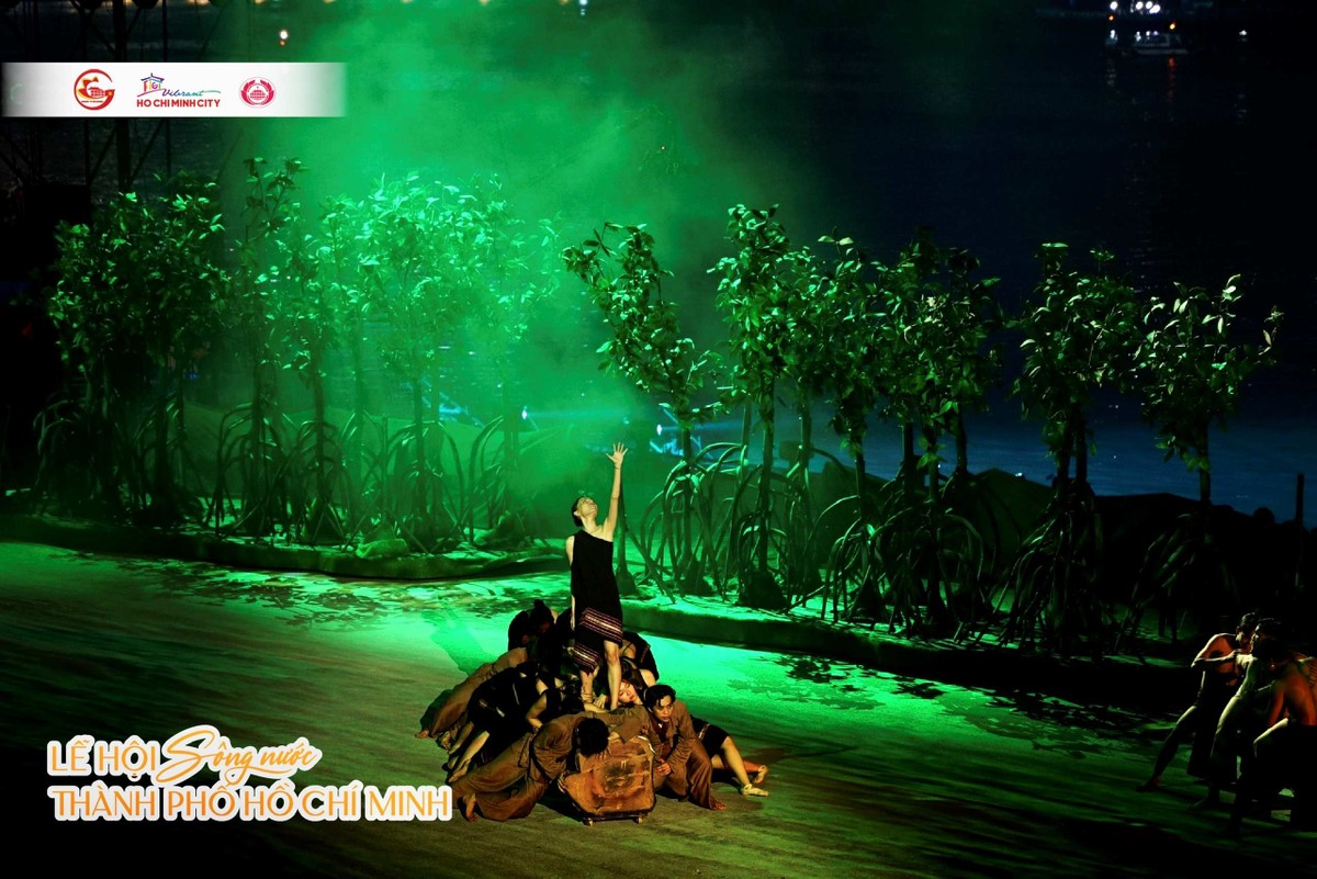 Đặc biệt, Lễ hội sông nước TP.HCM lần thứ nhất năm 2023 còn là hoạt động nhằm phát huy tiềm năng vốn có, khai thác tối đa giá trị kinh tế, văn hóa, du lịch của dòng sông Sài Gòn; thúc đẩy truyền thông và quảng bá về các làng nghề truyền thống, các biểu tượng du lịch và điểm đến văn hóa, giải trí đặc trưng, góp phần định vị thương hiệu đô thị sông nước giàu bản sắc của TP.HCM. Đặc biệt, Lễ hội sông nước TP.HCM lần thứ nhất năm 2023 còn là hoạt động nhằm phát huy tiềm năng vốn có, khai thác tối đa giá trị kinh tế, văn hóa, du lịch của dòng sông Sài Gòn; thúc đẩy truyền thông và quảng bá về các làng nghề truyền thống, các biểu tượng du lịch và điểm đến văn hóa, giải trí đặc trưng, góp phần định vị thương hiệu đô thị sông nước giàu bản sắc của TP.HCM.