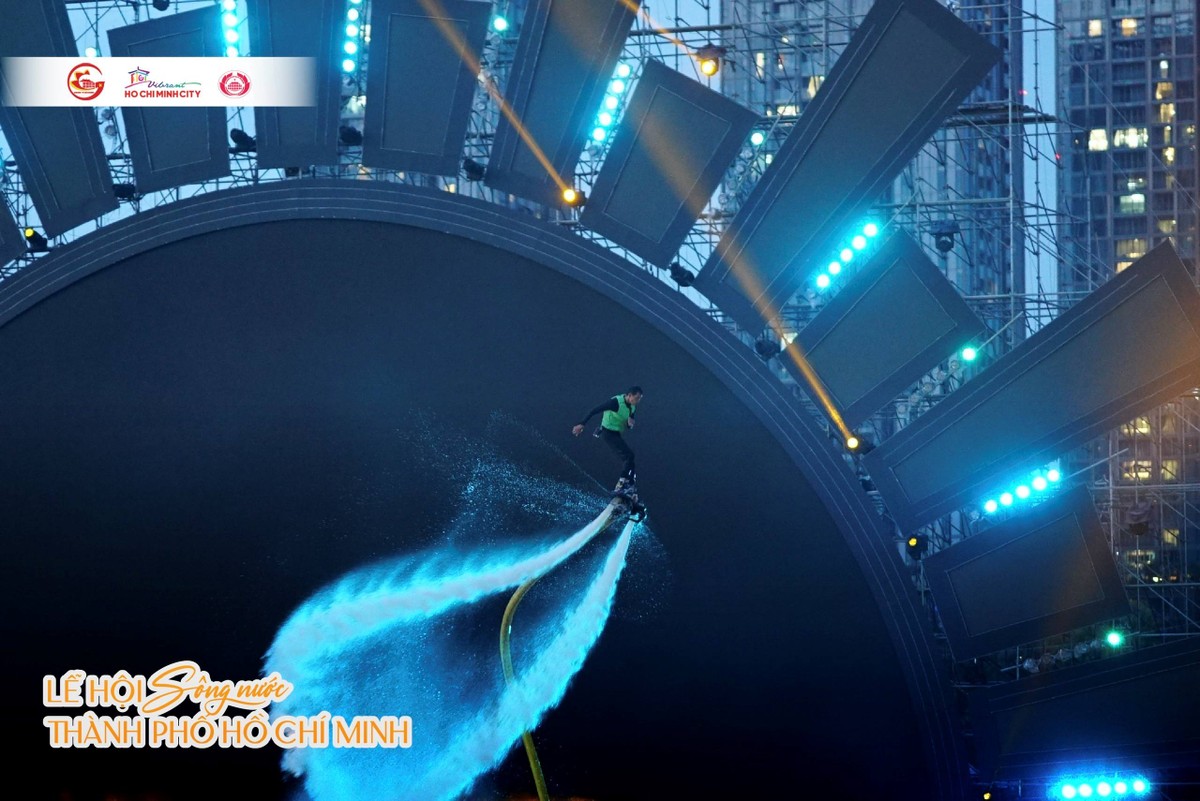 Các tiết mục trình diễn thu khách du khách. Các tiết mục trình diễn thu khách du khách.