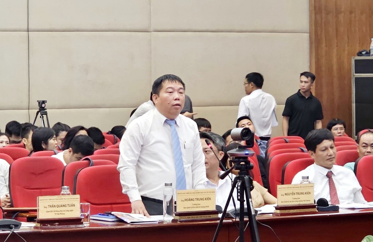 Ông Hoàng Trung Kiên, Trưởng ban Ban quản lý KKT Quảng Ninh phát biểu tại Diễn đàn.