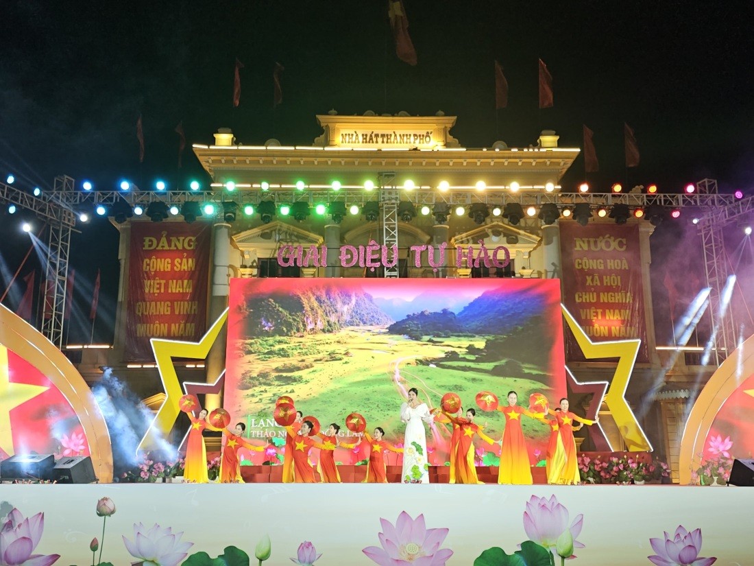 Một số tiết mục tại chương trình nghệ thuật đặc biệt "Giai điệu tự hào". Ảnh: Thanh Sơn