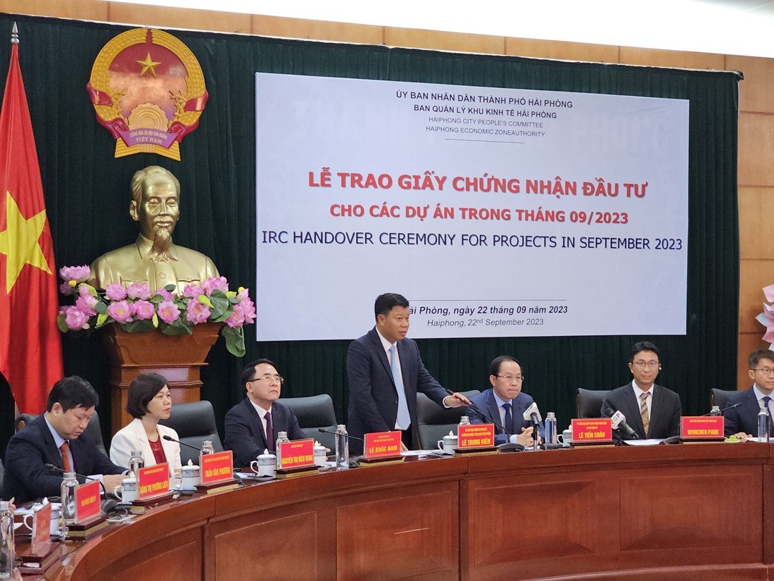 Ông Lê Trung Kiên, Trưởng ban Ban quản lý Khu kinh tế Hải Phòng phát biểu.