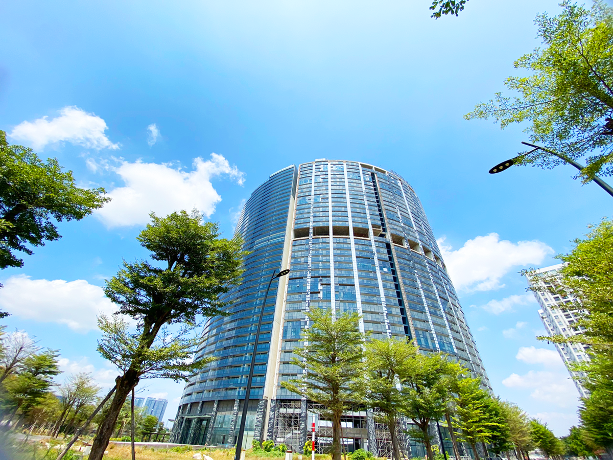 Với thiết kế thông minh, hoàn mỹ, Sunshine Diamond River được thiết kế theo hình thái 3 mặt giáp sông phong thủy vượng khí, cùng địa thế “siêu kết nối”, dễ dàng di chuyển đến trung tâm thành phố, thuận tiện với các hoạt động giao thương.