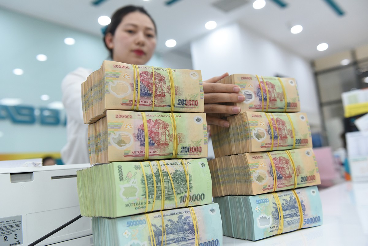 Thu nhập lãi thuần luôn là nguồn thu quan trọng nhất đối với các ngân hàng, chiếm khoảng 80% tổng thu nhập Thu nhập lãi thuần luôn là nguồn thu quan trọng nhất đối với các ngân hàng, chiếm khoảng 80% tổng thu nhập