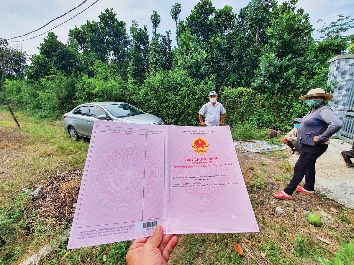 Chị Năm đã chọn được khu đất ưng ý sau nhiều năm tìm kiếm. Ảnh: Lê Toàn