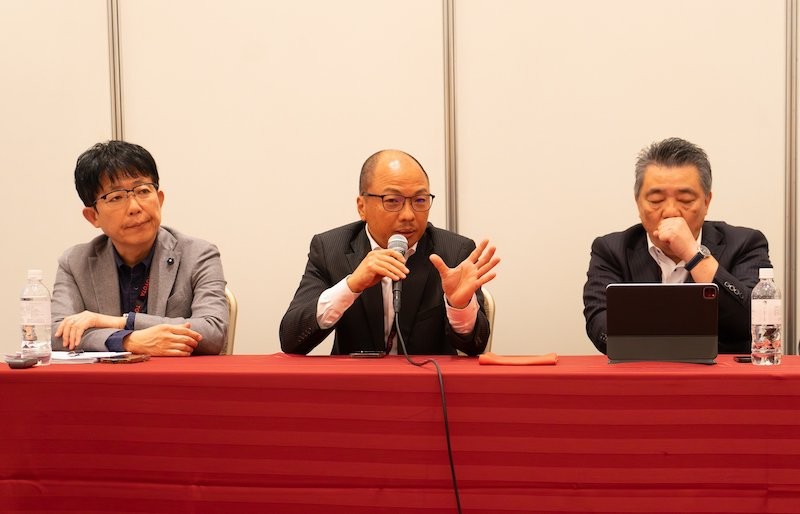 Ông Tiền Quốc Hào (giữa) đang chia sẻ về cơ hội của Việt Nam trong sản xuất khí hydro từ chế phẩm của ngành nông nghiệp