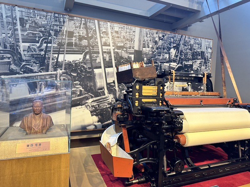 Toyota bắt đầu khởi nguồn là một nhà sản xuất máy dệt.