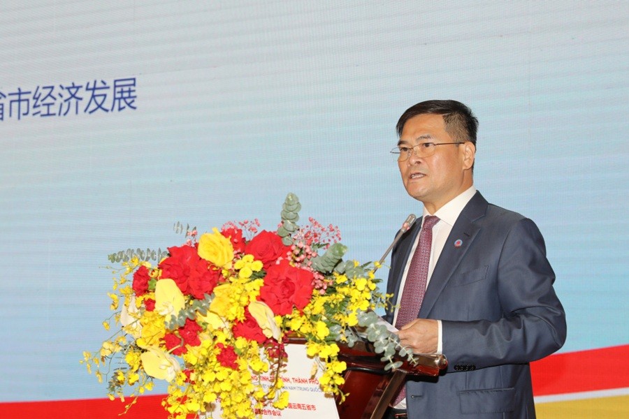 Ông Bùi Văn Khắng, Phó chủ tịch UBND tỉnh Quảng Ninh phát biểu tham luận tại hội nghị. Ảnh: Đỗ Phương Ông Bùi Văn Khắng, Phó chủ tịch UBND tỉnh Quảng Ninh phát biểu tham luận tại hội nghị. Ảnh: Đỗ Phương