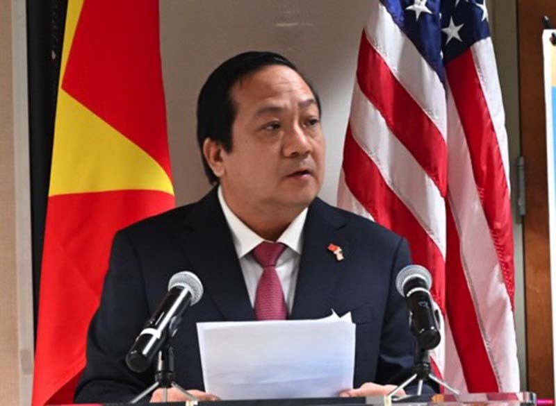 Phó chủ tịch UBND tỉnh Long An Nguyễn Minh Lâm phát biểu tại Hội nghị Phó chủ tịch UBND tỉnh Long An Nguyễn Minh Lâm phát biểu tại Hội nghị