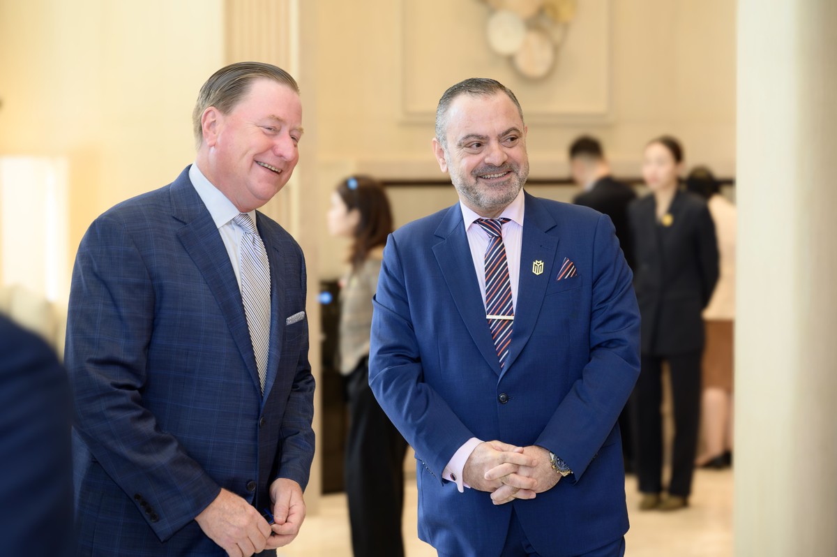 Ông John Hearns, Phó Chủ tịch cấp cao, mảng Mảng Vận hành dự án bất động sản hàng hiệu toàn Cầu của Marriott International (trái) và ông Mahdi Samhouri, Phó Giám đốc Khối Phát triển dự án & Khối Thiết kế, Masterise Homes tại sự kiện khai trương tòa Lake. Ông John Hearns, Phó Chủ tịch cấp cao, mảng Mảng Vận hành dự án bất động sản hàng hiệu toàn Cầu của Marriott International (trái) và ông Mahdi Samhouri, Phó Giám đốc Khối Phát triển dự án & Khối Thiết kế, Masterise Homes tại sự kiện khai trương tòa Lake.